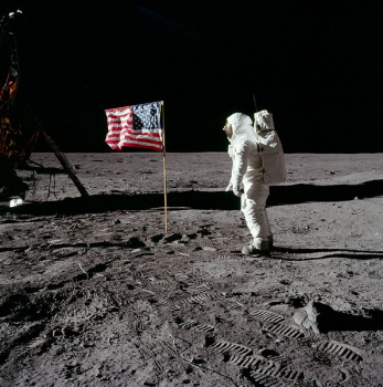 Bandeira dos EUA na Lua astronauta e bandeira dos eua