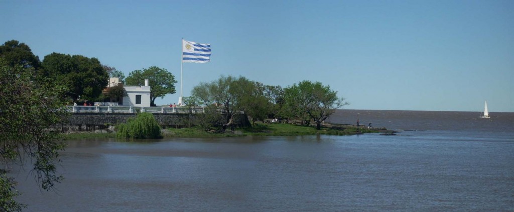 Bandeira do Uruguai e Rio da Prata em Colônia bandeira uruguaia em colonia del sacramento